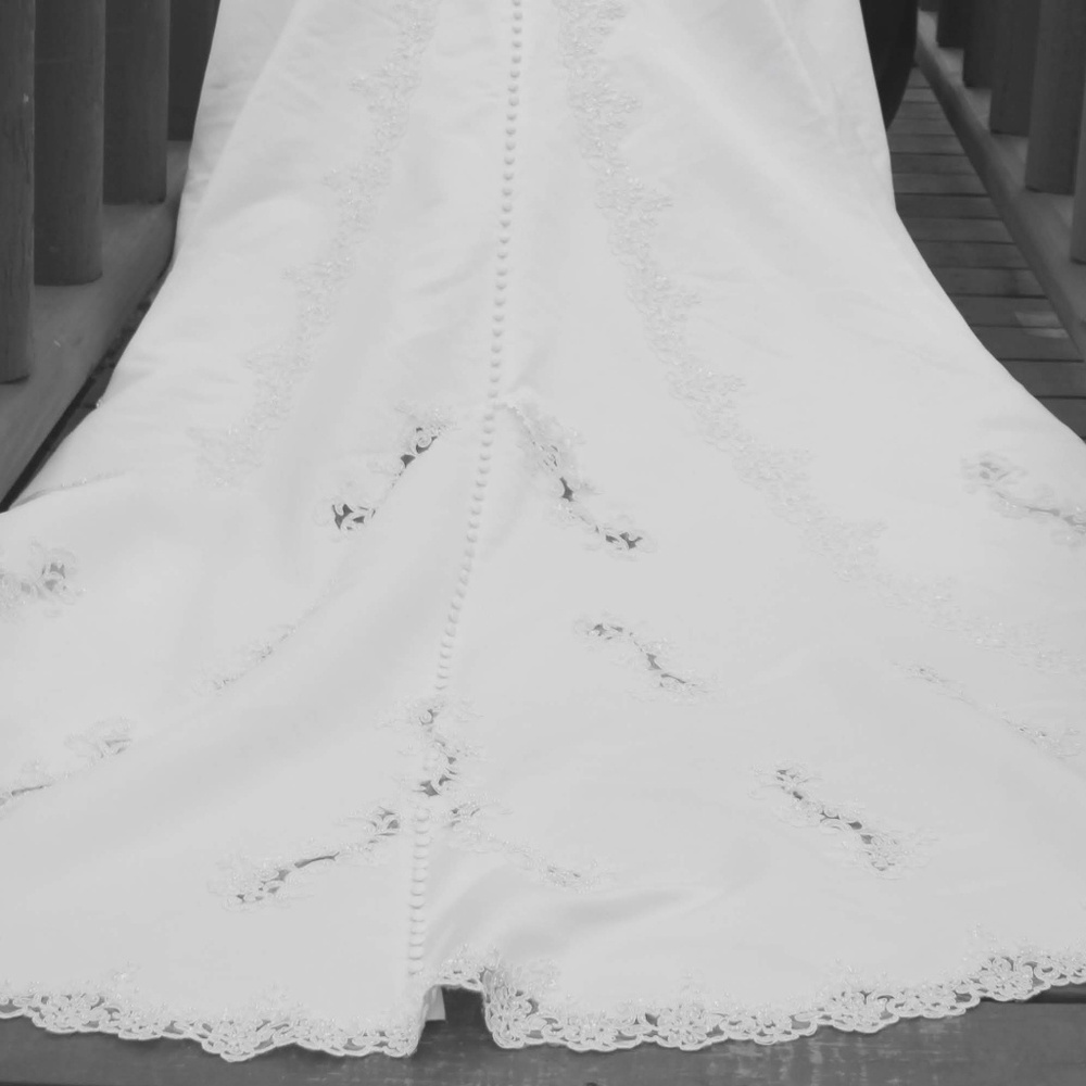 Wedding gown - Picture 6 of 6